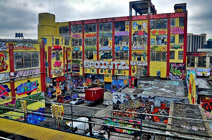 arquitect_viva's tweet photo. Indemnizados con 5,4 millones 21 grafiteros de Nueva York tras el derribo del edificio 5Pointz con sus obras.
El juez de Brooklyn considera que son una expresión de arte a preservar.  https://t.co/uti524hE2H
#arteurbano #StreetArt https://t.co/3XmWYHOtdb