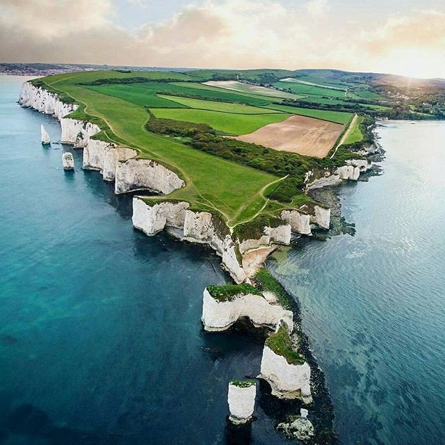 WHAT A VIEW - Reposting @livegamagazine:
@Regranned from @unlimitedplanet -  Old Harry Rocks, England.   #travel #tt #photography #landscape #nature #beautiful #landscapephotography