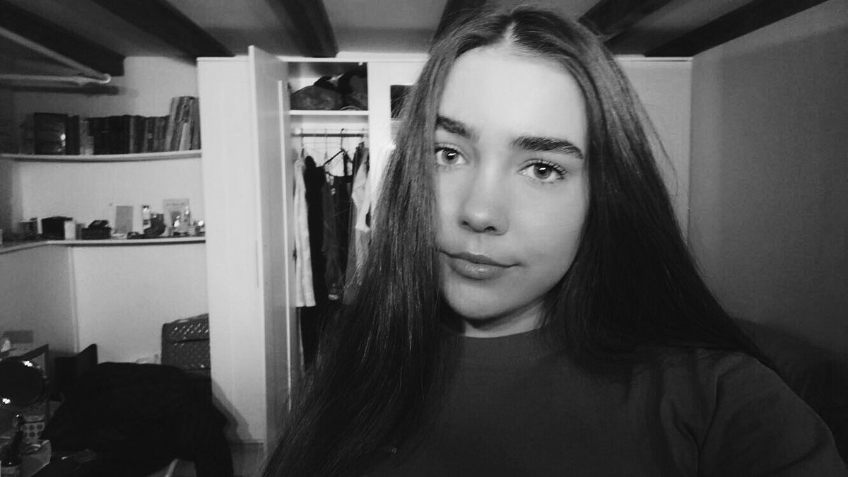 RachelLevreault's tweet photo. Happy Tuesday ❤️#TuesdaySelfie https://t.co/wYgm2WQZCQ