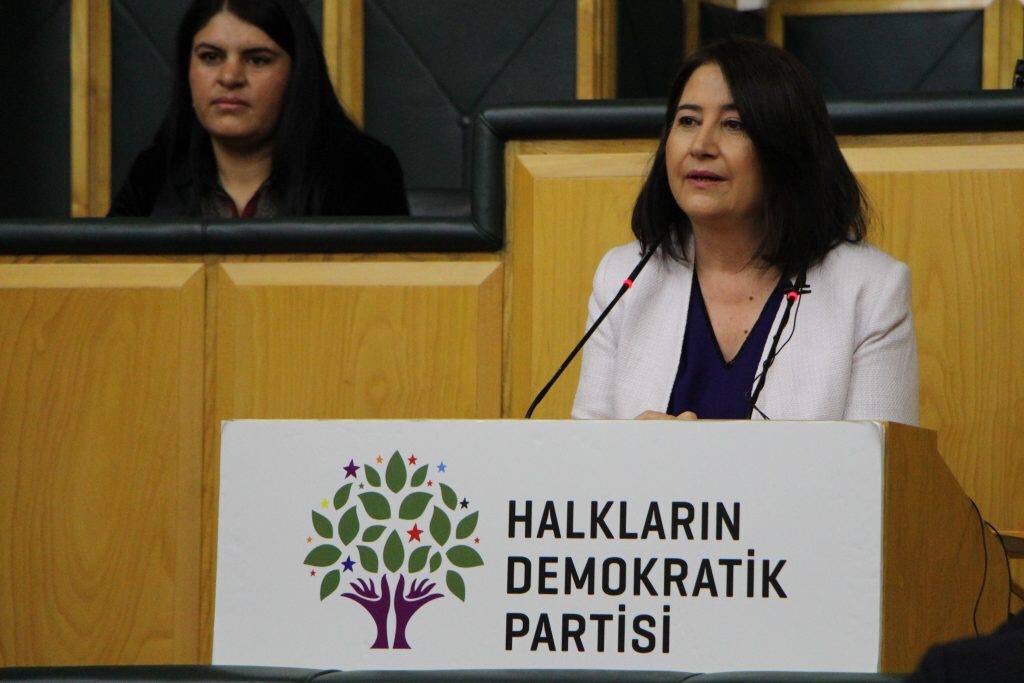 Hukuksuzca gözaltına alınan Serpil #Kemalbay’ın yanındayız. Kadın iradesi ve mücadelesine yönelik bu saldırgan tutumu kınıyoruz. 
facebook.com/HDPkadin/posts…