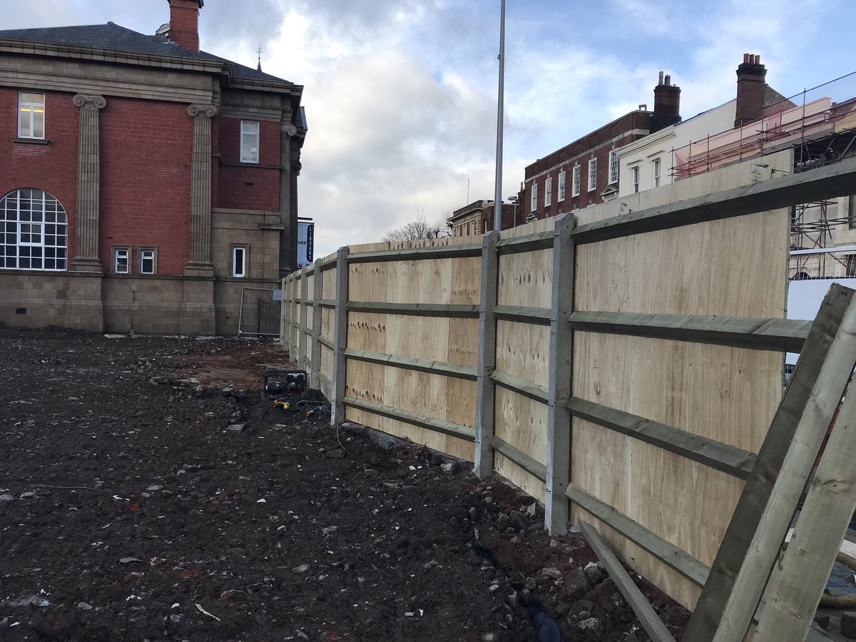 FencingUK's tweet photo. Holding going up on concrete posts https://t.co/eipcDCsC4P