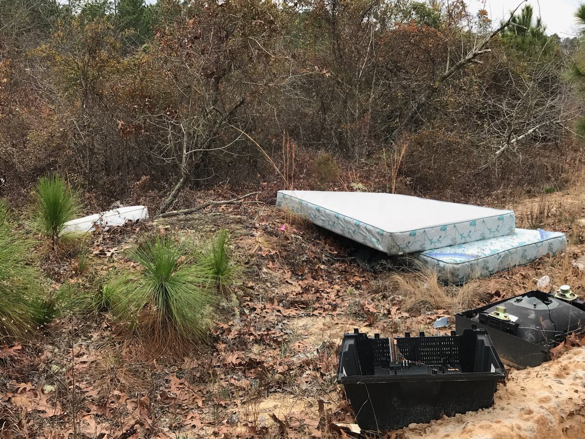 PalmettoPride's tweet photo. Another illegal dumpsite. This time in Lexington County. We're working with @LCSD_News and @CountyLex Solid Waste Management to determine if the site is on public or private property. #IllegalDumpsite #LitterTrashesEveryone #KSCB https://t.co/OL7gAuGqGE