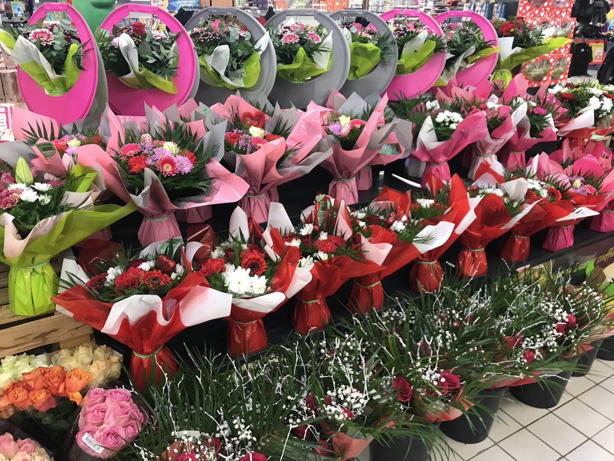 corastquentin's tweet photo. Mercredi 14 février, c'est la fête des amoureux !
alors n'oubliez pas le petit bouquet #cora #SaintValentin2018 #corasaintquentin #SaintValentin #amour #coeur #bouquet #roses #fleurs https://t.co/QXWnEn9Ytw
