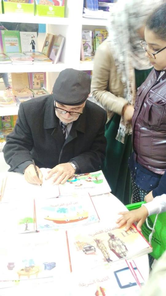 Al_madariss's tweet photo. تضع مجموعة مكتبة المدارس الأطفال في قلب اهتماماتها، وهو ما يترجمه الإقبال الكبير برواقها بالمعرض الدولي للنشر والكتاب بالدار البيضاء على السلسلة الجديدة «طاقية الاستخفاء»، التي قام بتوقيعها لهم الكاتب عبد الفتاح الأزرق، يوم الثلاثاء 13 فبراير 2018.
https://t.co/QNSTELWWAj https://t.co/nSfZY9sLZw
