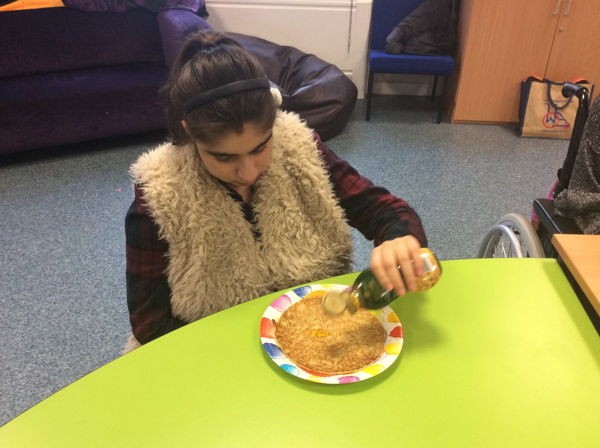 wilsonstfeed's tweet photo. So today is #PancakeDay so 5.4 had a go at flipping, adding toppings and eating some!!! #WSSixthForm #SweetTooth #BestFlips https://t.co/Vi4ElpV082