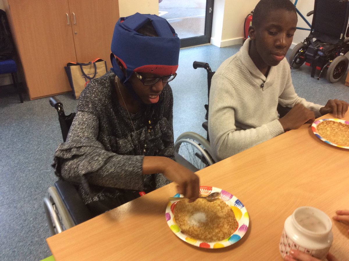 wilsonstfeed's tweet photo. So today is #PancakeDay so 5.4 had a go at flipping, adding toppings and eating some!!! #WSSixthForm #SweetTooth #BestFlips https://t.co/Vi4ElpV082