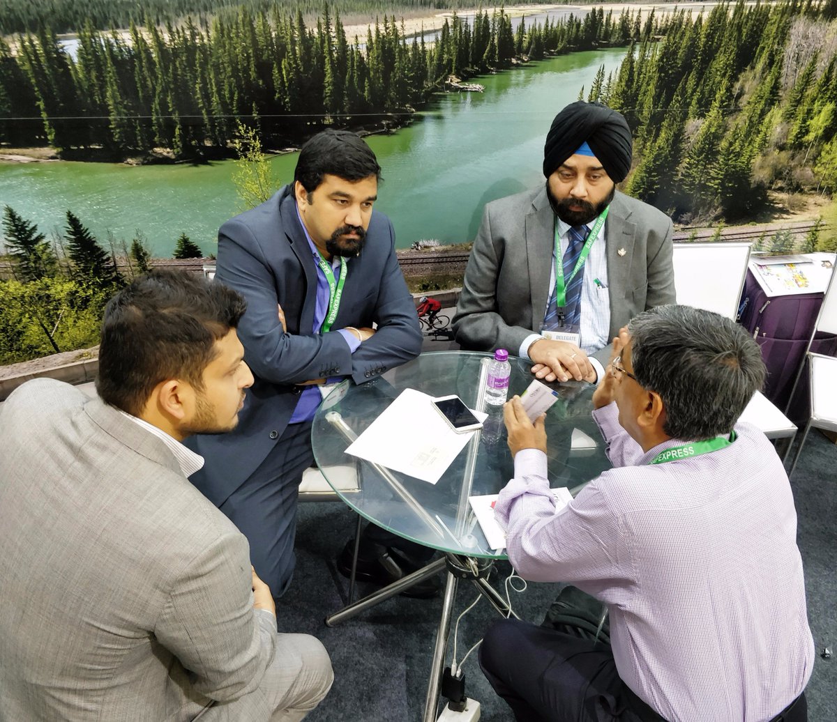 CanadainIndia's tweet photo. Today is #CdnAgDay! DYK? Canada is one of world's largest agricultural producers & exporters. Pic'd: Canada booth at @IndiaFoodForum enabled participants to discuss business w. @TCS_SDC officers & Cdn delegates.
#CdnAg #DiscoverAg https://t.co/8xai40wX7v