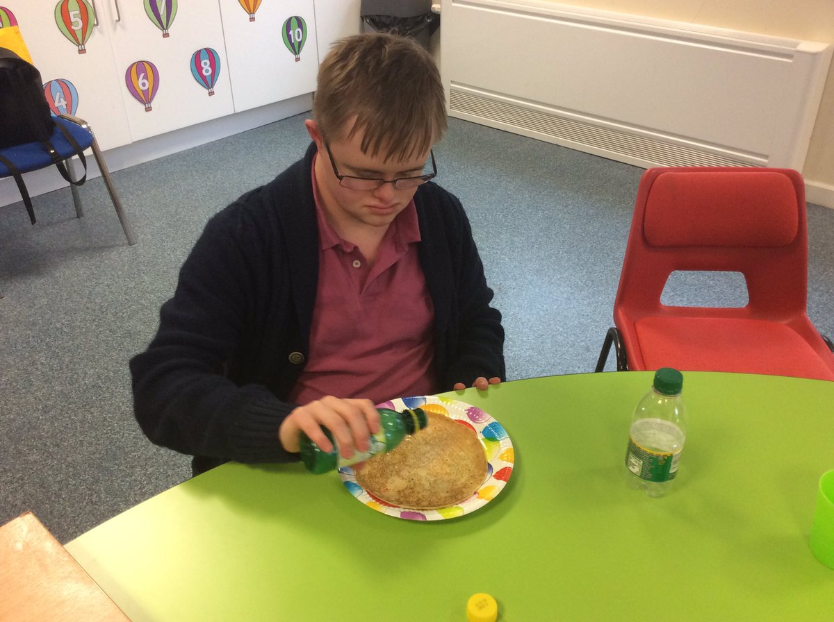 wilsonstfeed's tweet photo. So today is #PancakeDay so 5.4 had a go at flipping, adding toppings and eating some!!! #WSSixthForm #SweetTooth #BestFlips https://t.co/bmlGmTApHt