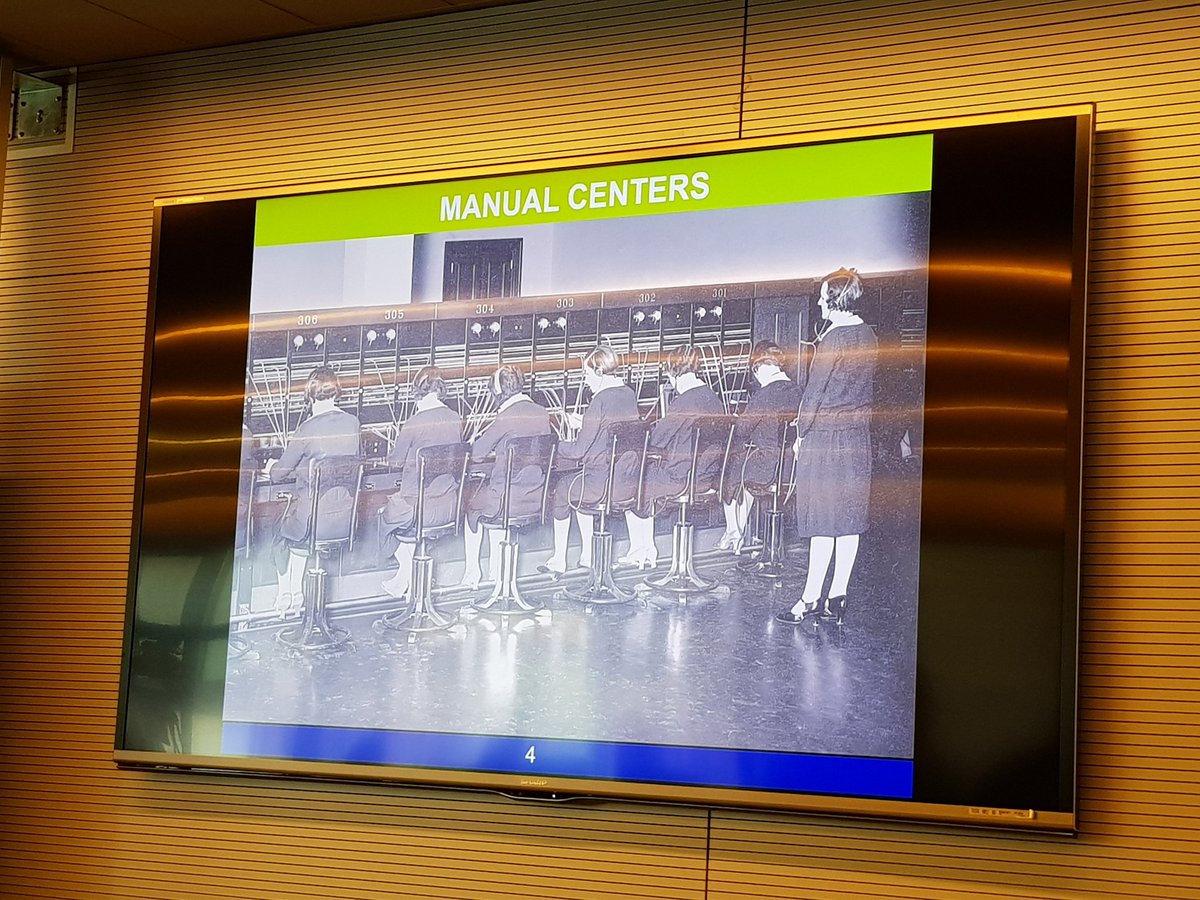 mjruizgarcia's tweet photo. @UniversitasTef gran exposición de la historia de Telefónica por parte de Julio LInares https://t.co/mCi2lLOYUh