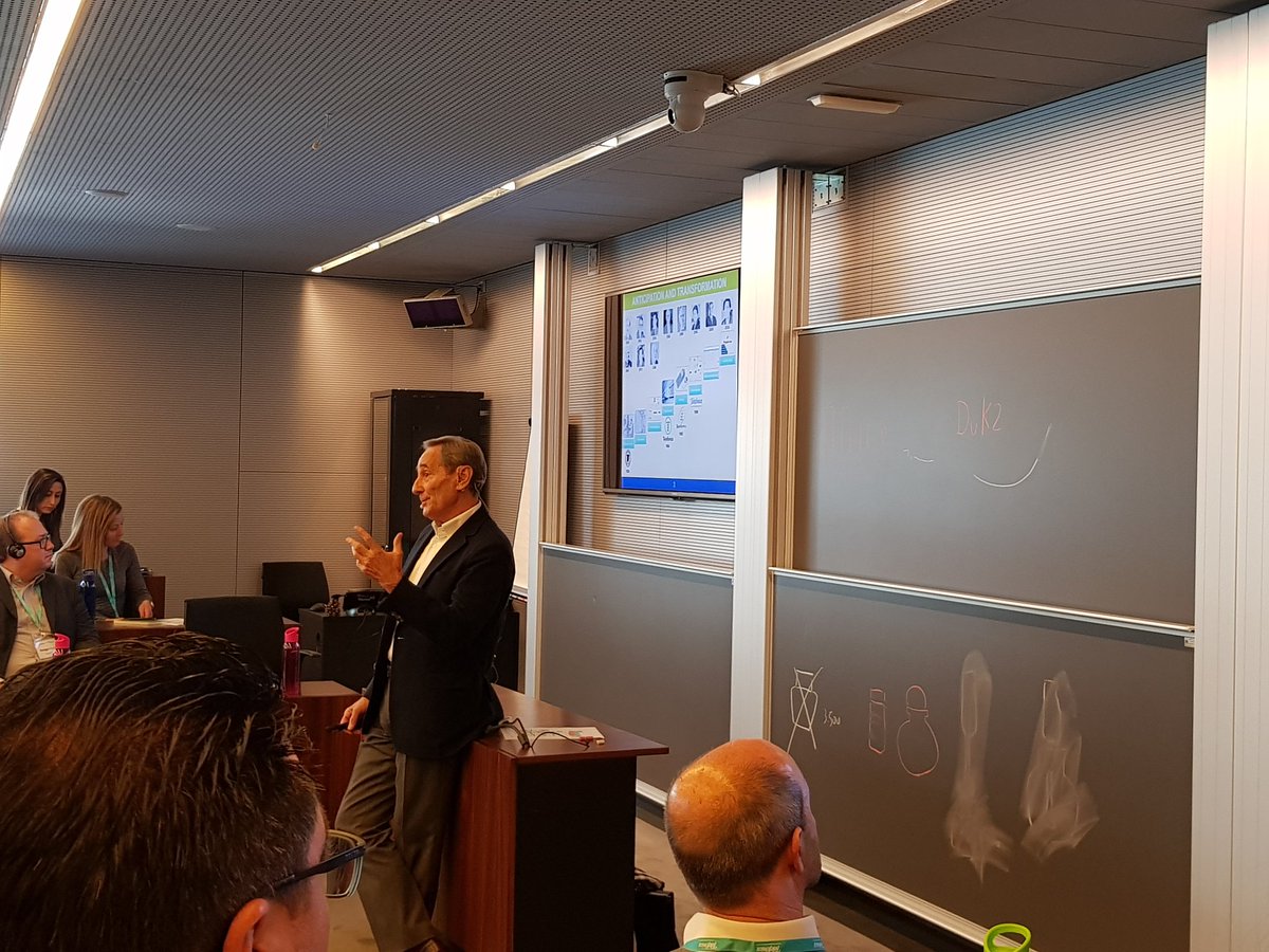 mjruizgarcia's tweet photo. @UniversitasTef gran exposición de la historia de Telefónica por parte de Julio LInares https://t.co/mCi2lLOYUh