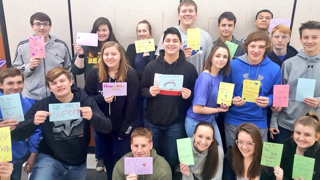 wetzelke83's tweet photo. Cards for Care Packages are how we are celebrating KINDNESS in Room 105 #VAHSPride #vahseng2 https://t.co/DVKIPojh6L