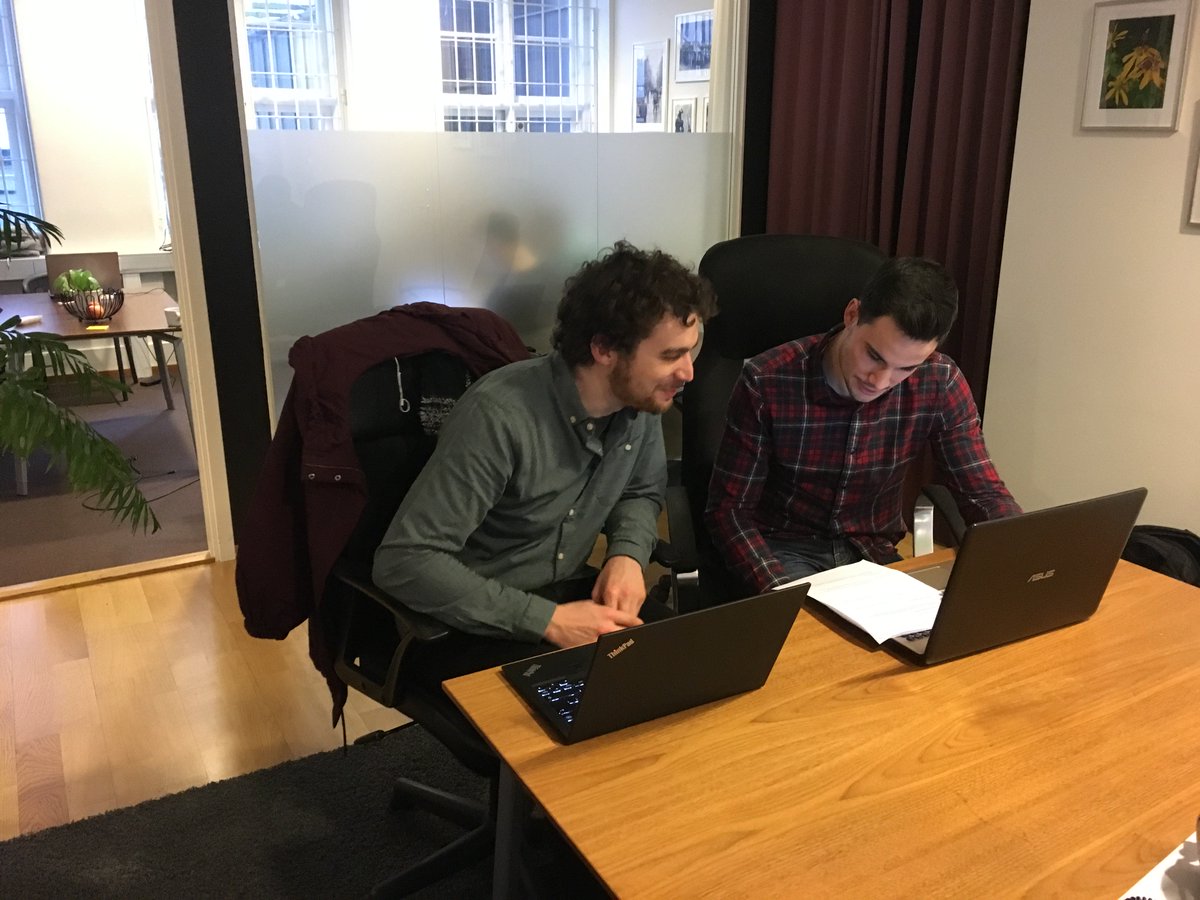 ChromaWay's tweet photo. Some pictures of our first #Postchain Hackathon with Intelleqt at their offices in Vasastan! August Botsford, Technical Director, and @kallerosenbaum , Lead Platform Dev, teaching #consortiumdatabase's tech! #blockchain https://t.co/v3v0SOSNQ9