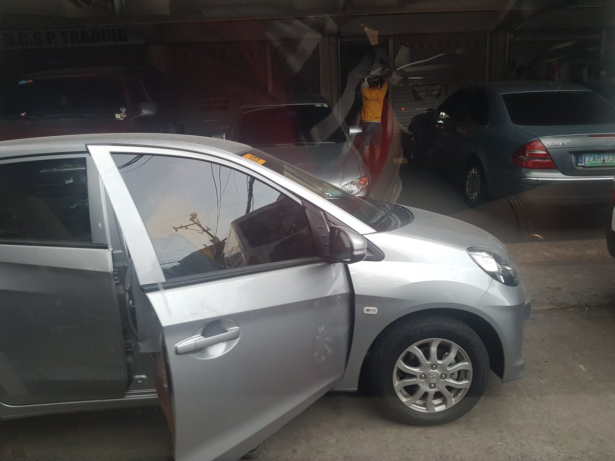 IamPublicImage's tweet photo. @mandatraffic This has been happening to this street. Traffic coz of Seatmate. Seatmate along Sto Rosario use the road as their workshop https://t.co/BZfdvSvzf7