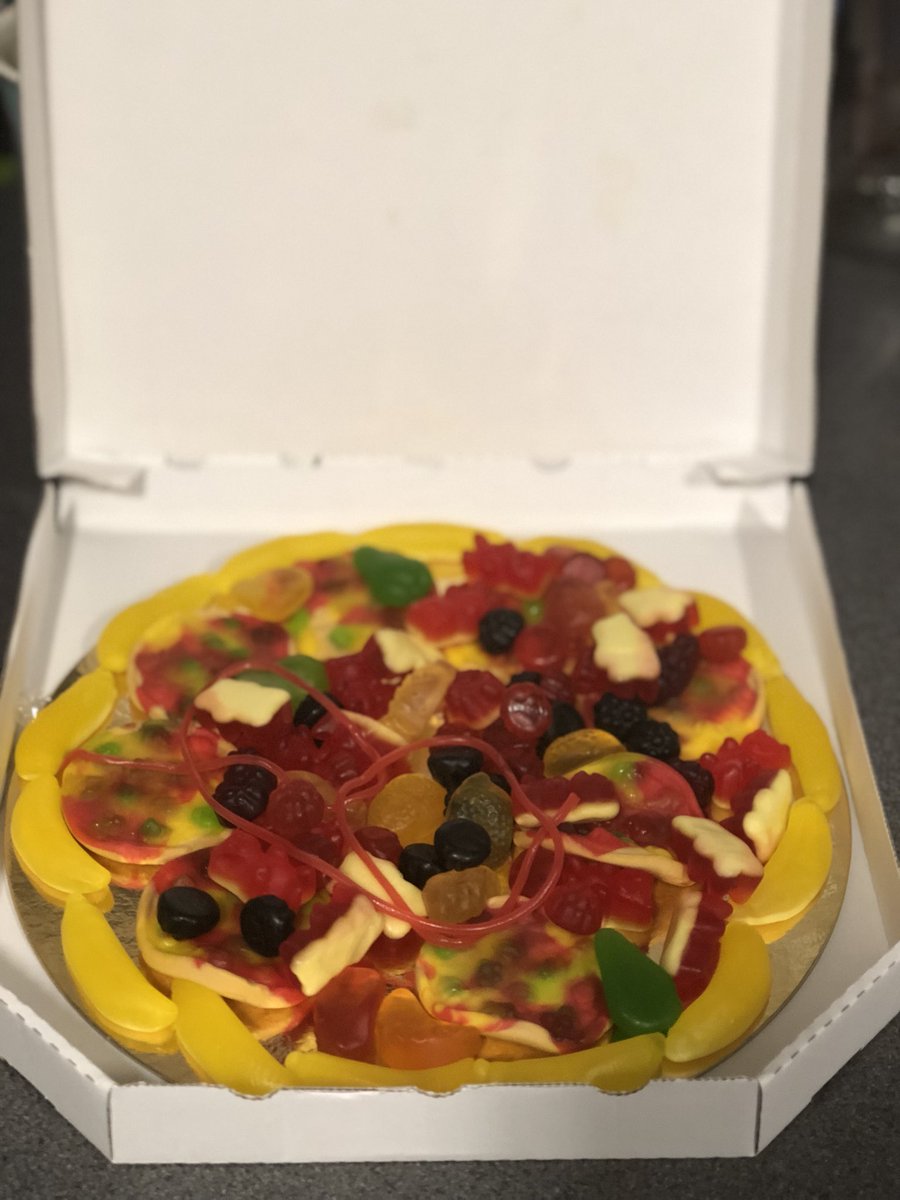 SaaheraM's tweet photo. Latest treats in the @LLEPnews news office. This is the kind of Pizza I don’t mind too much 😊 #creative #sweetesttooth @LLEPBizGateway @llep_gerarde @CherylMaguire01
what’s in your office? https://t.co/l7sY4PArOt