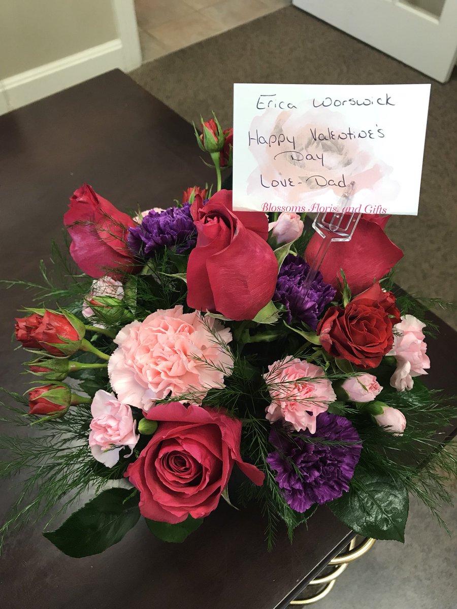 ebworswick's tweet photo. Dad thanks for making my heart smile a little extra today. πππ #surprisesatwork https://t.co/aIKskYHhvZ