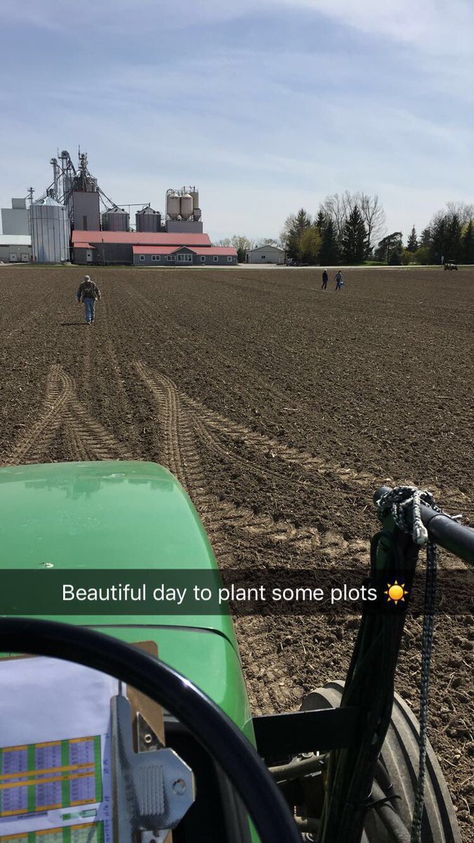 juliahthompson's tweet photo. Today we celebrate Canada's Ag day! I am so lucky that I get to work in and be apart of such an amazing industry #CdnAgDay 🇨🇦🌱🌾 https://t.co/mSXfEPj6Xt