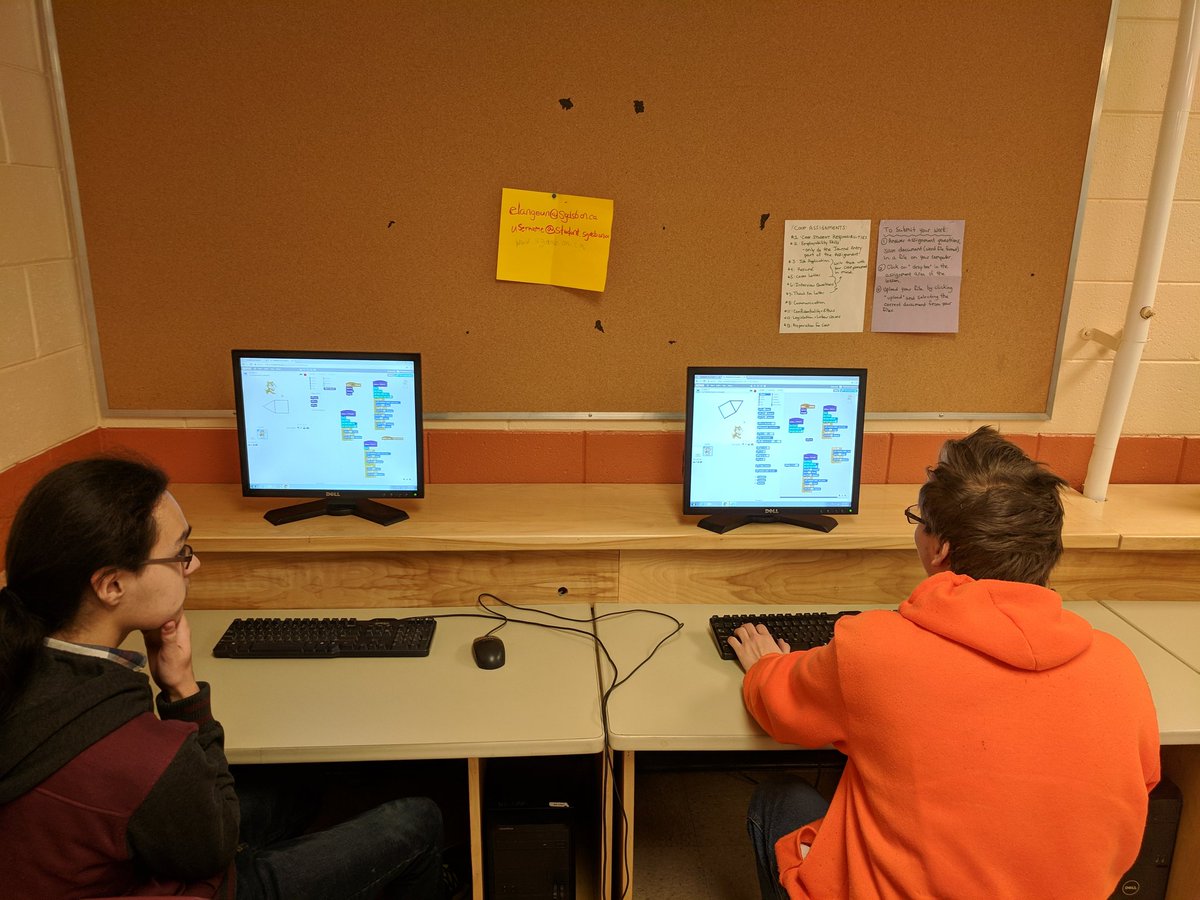 MrSmith2314's tweet photo. Coding at NRDHS! #sgdsbtc #sgdsbcodes https://t.co/GP8XeoKATN