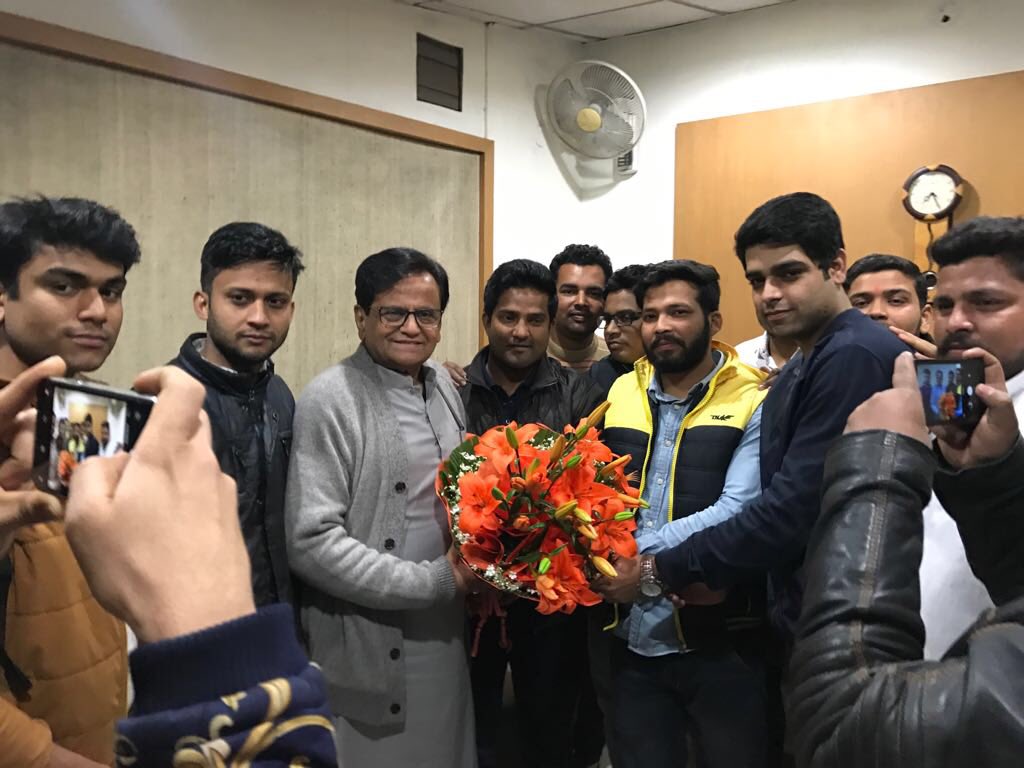 IncNaushad's tweet photo. Met @ahmedpatel Ji and took blessings after our #Victory ✌️in Delhi Pardesh Youth Congress #DYPC with Elected Members of DPYC https://t.co/tE1VPVHW8u