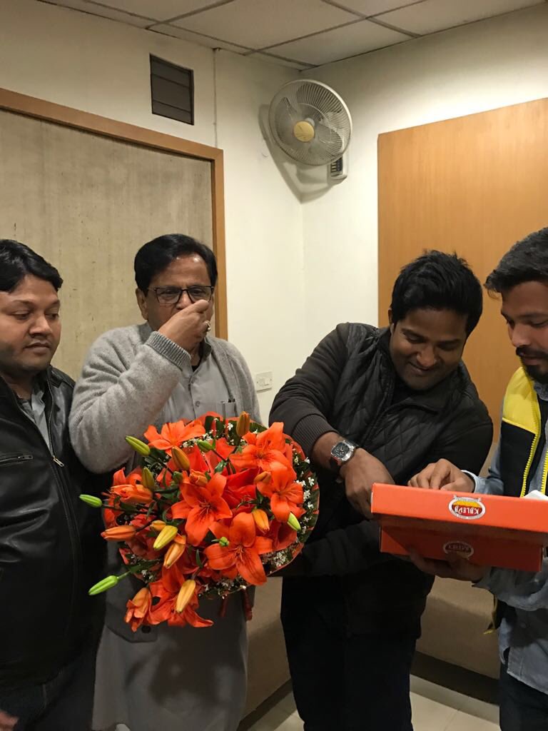 IncNaushad's tweet photo. Met @ahmedpatel Ji and took blessings after our #Victory ✌️in Delhi Pardesh Youth Congress #DYPC with Elected Members of DPYC https://t.co/tE1VPVHW8u