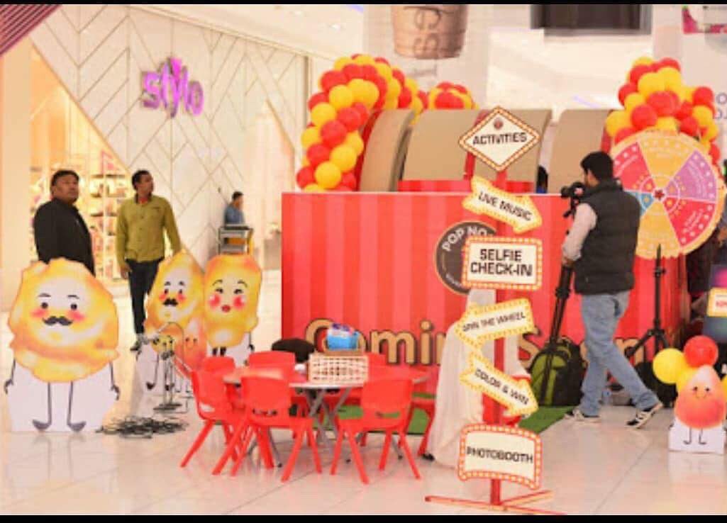 TheFlamboyance's tweet photo. Spotted the founders and owners of #PopNosh @pop.nosh Salman Zubair; Usman Zubair, Faizan Zubair at the soft launch of their Kiosk at Packages Mall Lahore. 
#Lahore #Launch #PopNosh #Pakistan #AboutPakistanBlog #MagazineofPakistan #BrandManagement #DigitalMarketing https://t.co/l6geRIWx2O
