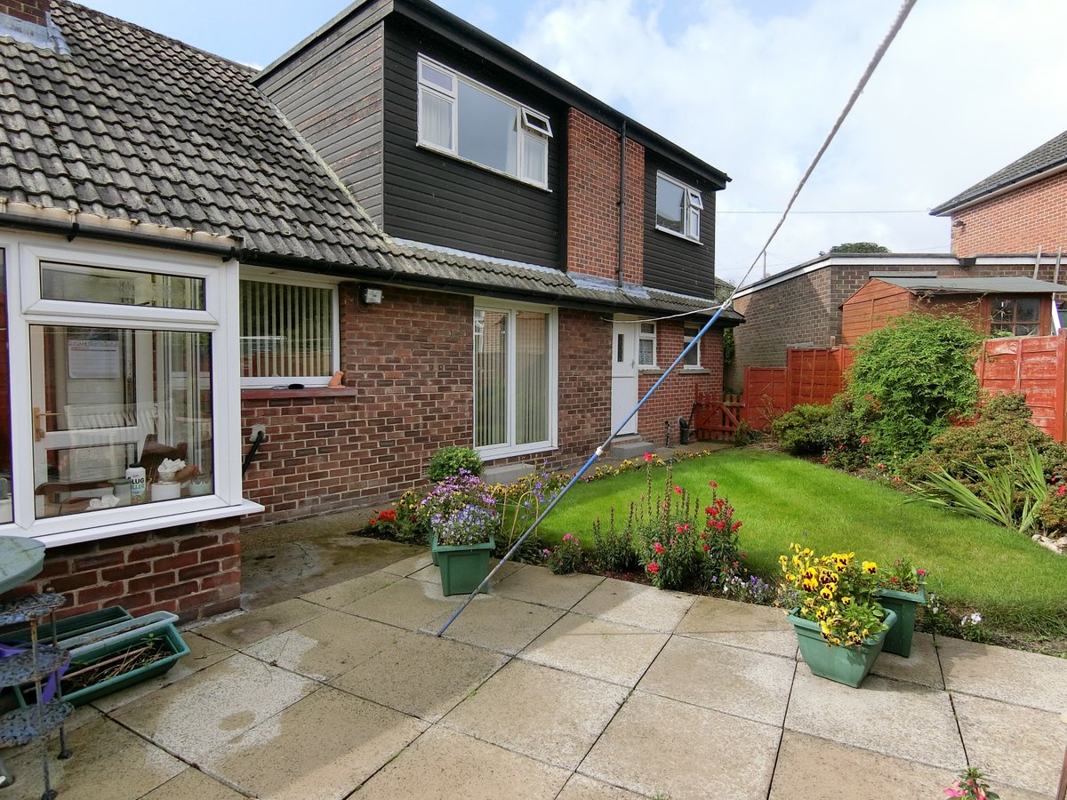 MJCResidential's tweet photo. Anyone looking for a property with fantastic potential need look no further. Set back from the road side this 3 bedroom property with additional 1 bedroom house attached with doorway giving access to the outside which gives an element of independence from the main house. #ForSale https://t.co/ZwsLRA4iEg