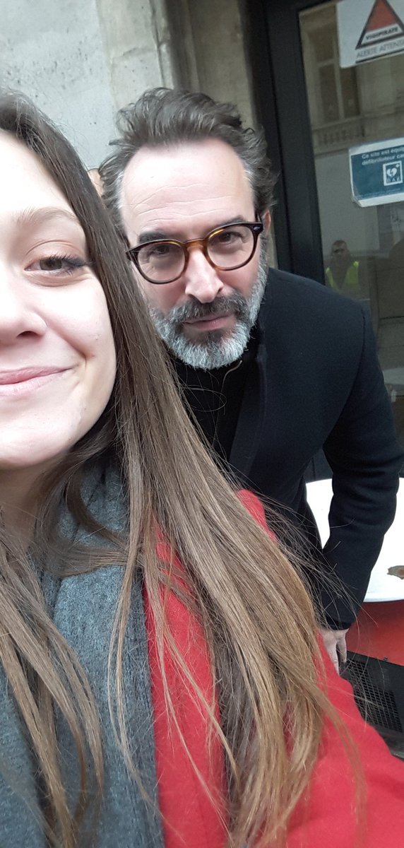 LorinePaccoret's tweet photo. Rencontre avec #JeanDujardin pendant l'émission #BonjourLaFrance sur #Europe1 ✌🤳 https://t.co/Rmt1VB3oXj