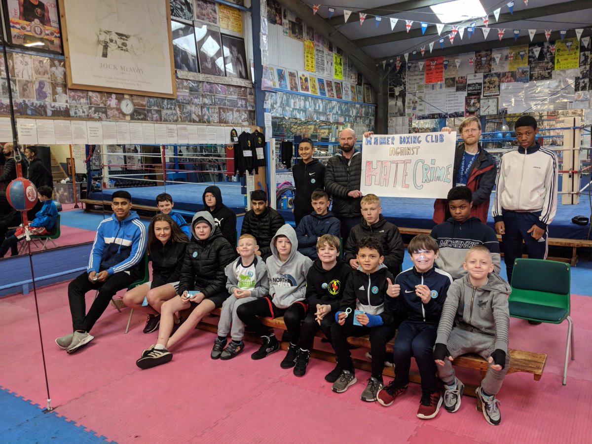 SaferRochdale's tweet image. Fantastic pic from Saturday's #GMHCAW boxing session @HamerBoxing #Letsendhate #WeStandTogether #cohesion