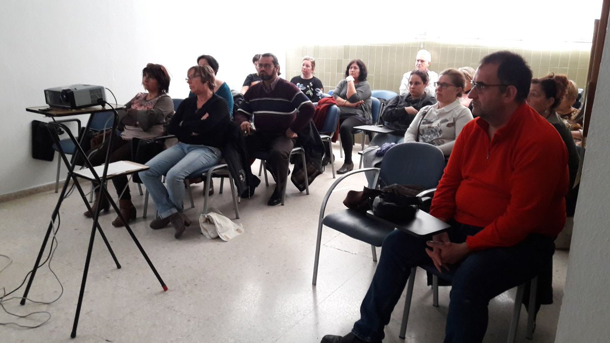pveste's tweet photo. Mil gracias a tod@s l@s voluntari@s que esta mañana asistieron a la charla formartiva organizada por la plataforma del voluntariado.
Fue impartida por profesionales de la medicina en el centro de Salud oeste, l@s propi@s voluntari@s nos cuentan que fue interesante y ameno.
Gracia https://t.co/aSl3RRroKl