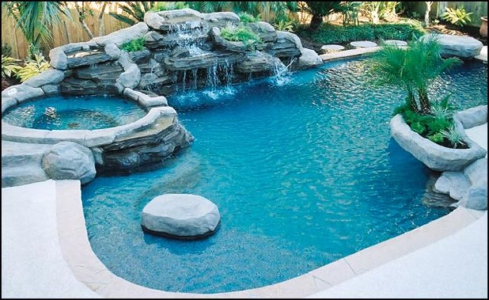 iAlarmNJ's tweet photo. With winter dragging on, let's start thinking about summer! Many people donβt consider the security of their hot tub or pool, but to keep your guests and family members safe a camera system is a useful tool. #PoolSafety #SummerFun #PoolSecurity #BeyondSecurity https://t.co/lMyqTipANa