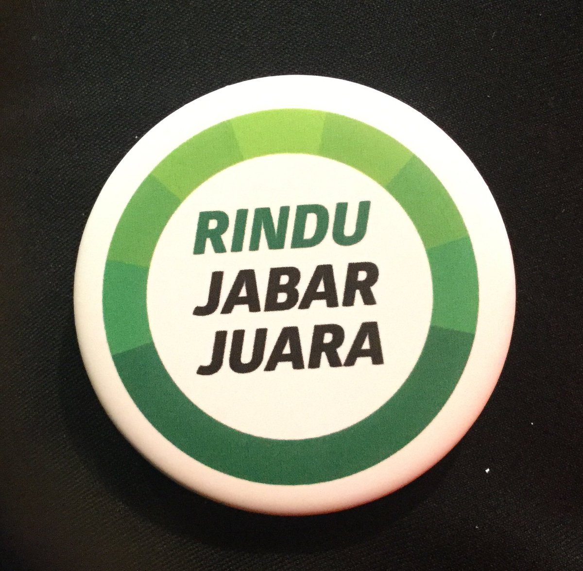 ridwankamil's tweet photo. " Jabar Juara. Jabar Kahiji. ". Pas. Alhamdulilah pasangan #Rindu mendapat no urut 1 dalam pilgub Jawa Barat. https://t.co/g6jpZKVRBN