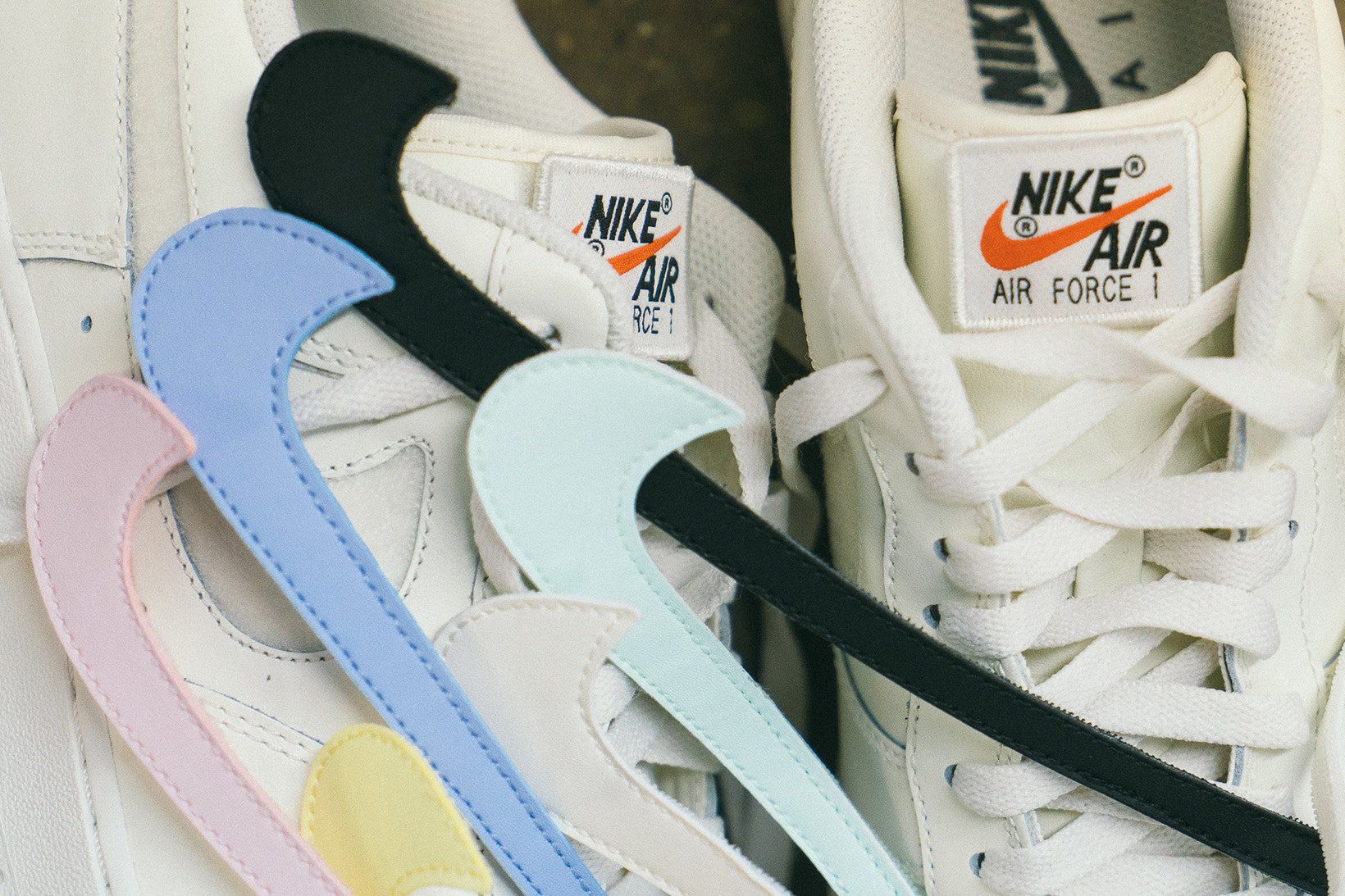 Regan Memoriseren reservoir The Sole Womens on Twitter: "😵 Nike's Custom Air Force 1 is launching with  pretty pastel velcro Swooshes! 💕 https://t.co/VBXIyURNv5  https://t.co/OM7HYhT2WY" / Twitter