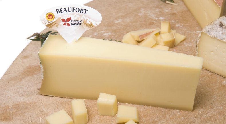 Agri_Gouv's tweet image. [#Alimentation] 🧀 En février 2018, l'appellation d'origine protégée (#AOP) du Beaufort fête ses 50 ans ! Reportage à la coopérative de Bourg-Saint-Maurice (Savoie) ➡️agriculture.gouv.fr/beaufort-le-fr… #produitslaitiers