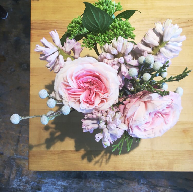 little love drops 💕 #florist #ottawa #ottawaflorist #blumenstudio #valentinesday #love