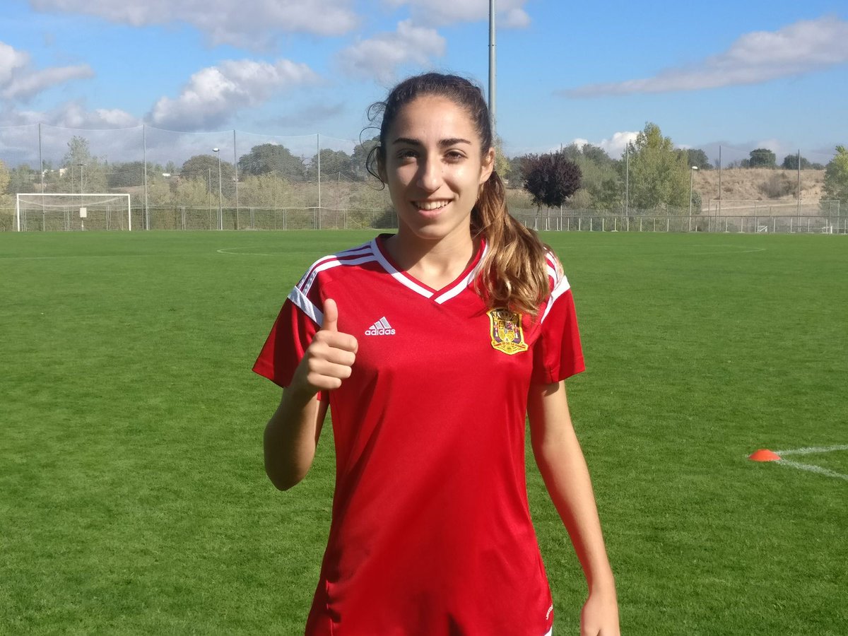 SevillaFC_Fem's tweet photo. INTERNACIONALES | @7olgacarmona regresa con la @SeFutbol sub-19 👏🇪🇸⚪️🔴⚽️

➡️ https://t.co/k2zJHW6AH2

#SevillaFCFem https://t.co/etFnucNhw0