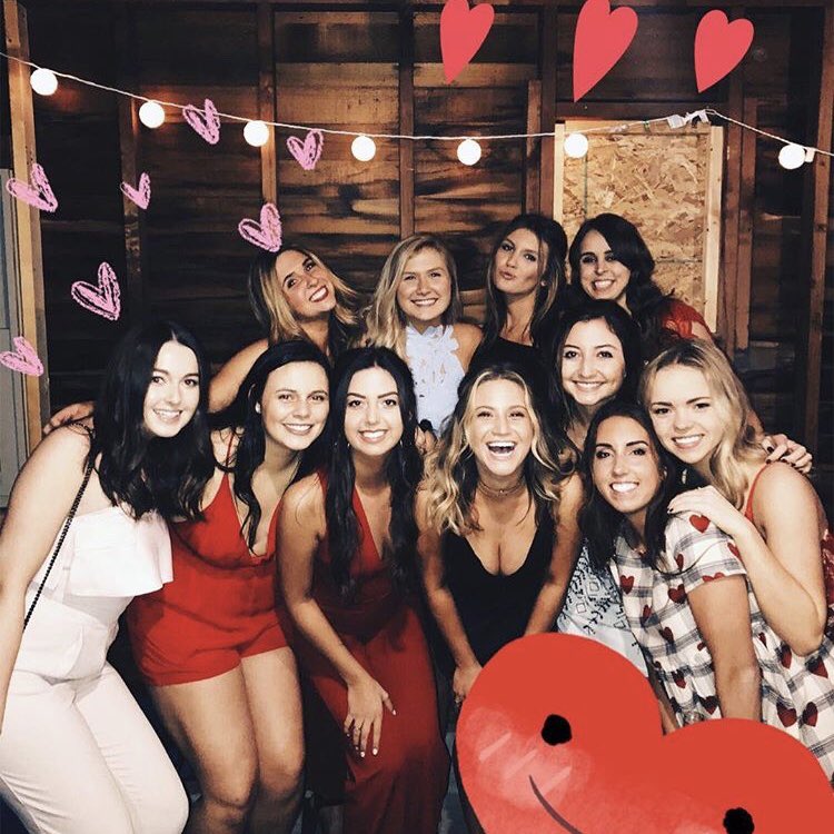 A day all about the amazingness of women friendships? Heck yeah! Happy #GalentinesDay, Thetas! 💕