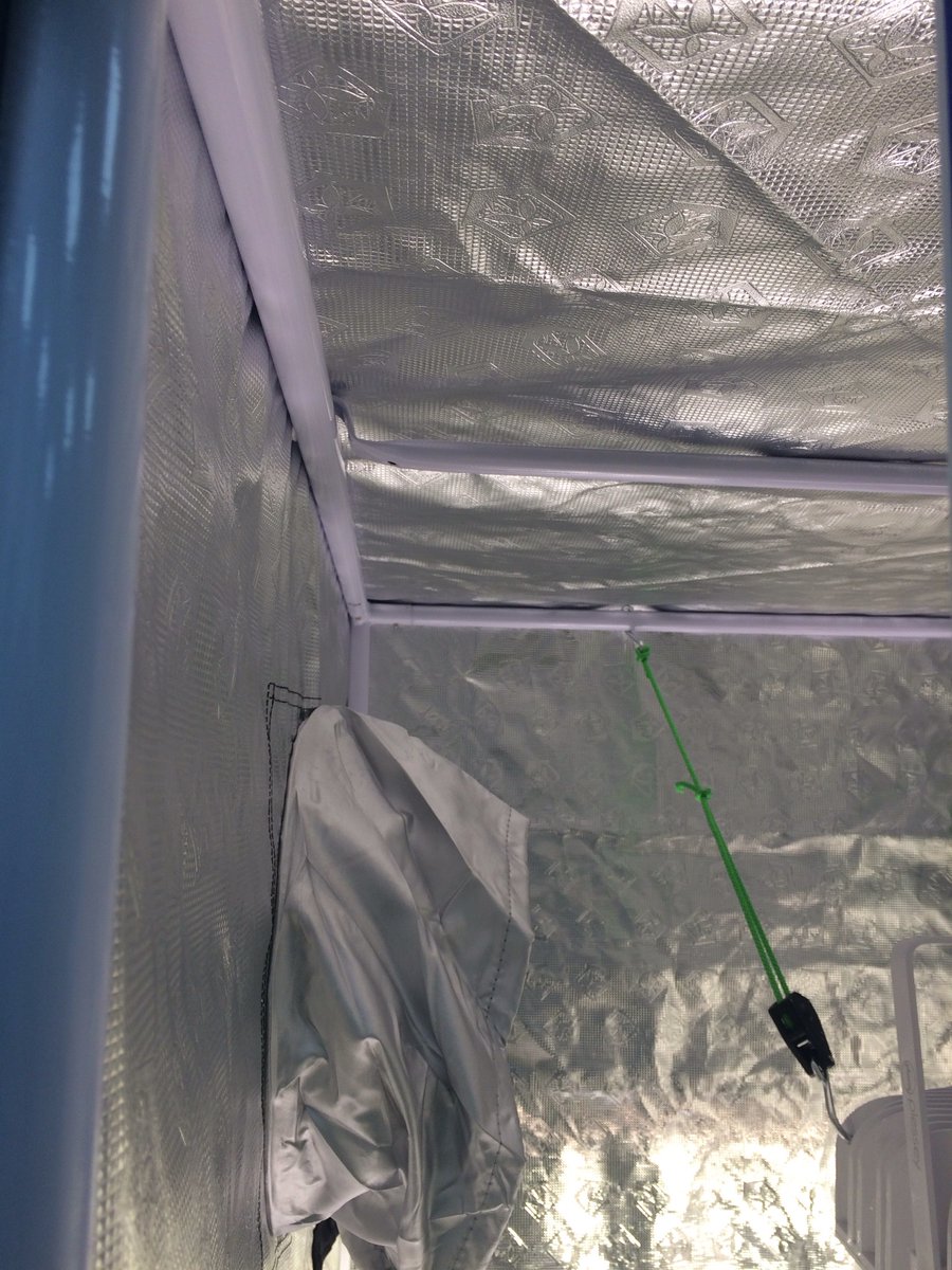 LighthouseTents's tweet photo. All of our tents have steel welded corners to provide strength and durability with a spring lock system to help with ease of construction https://t.co/2GFfrOgiAr