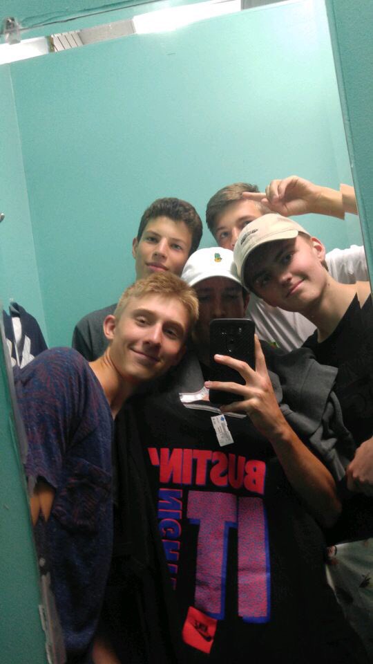 shobeys_wingmen's tweet photo. @IMBrickSquad or selfie squad???🤔🤔 #Gameday #PTA https://t.co/YBx7gJvMMt