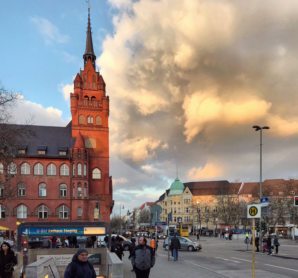 Dramatic sky above #Berlin😍🌤
Hier: #Steglitz #RathausSteglitz
#HimmelÜberBerlin
<a href="/stadtleben/">Stadtleben</a> @TspZehlendorf