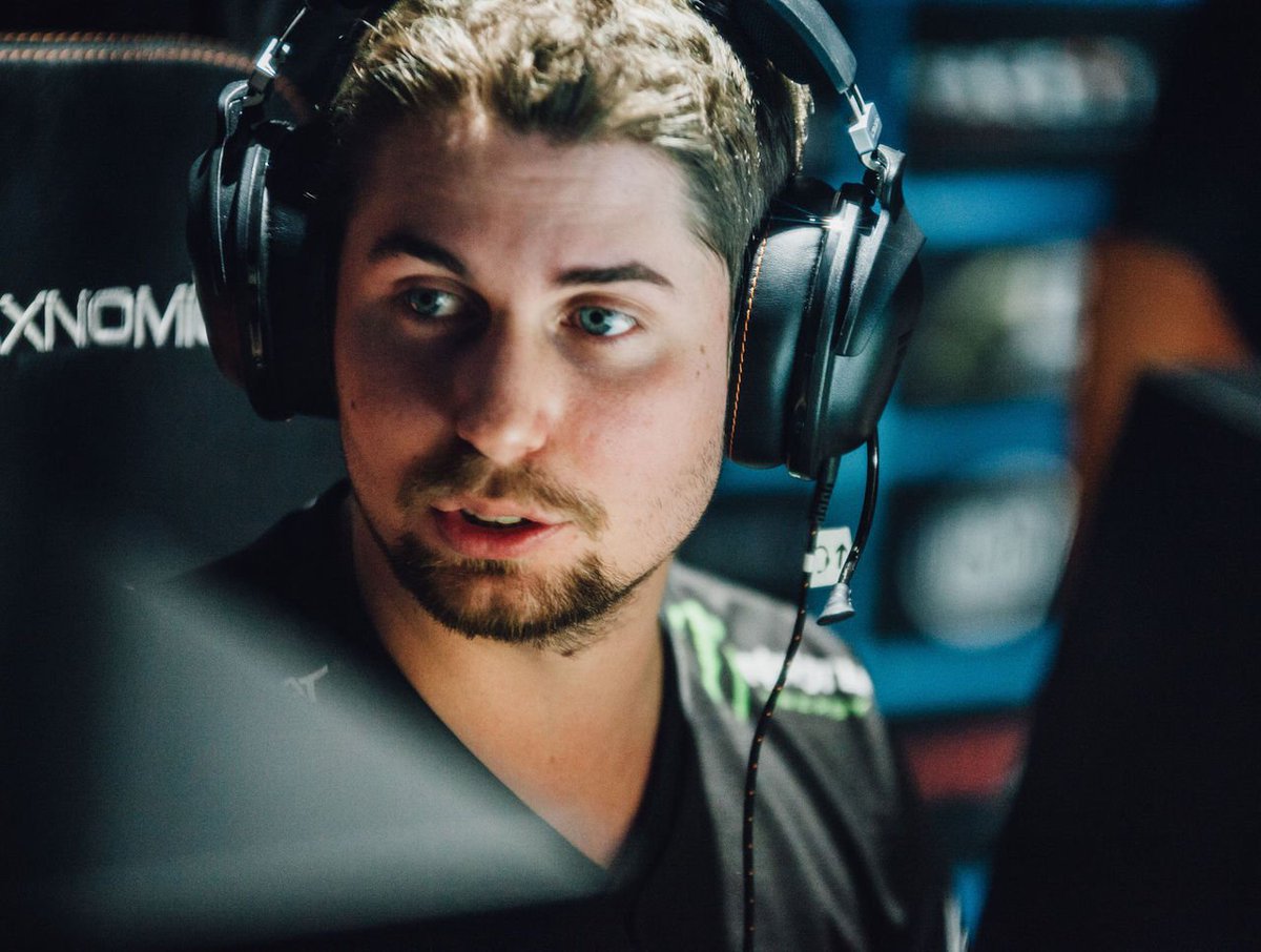 theScoreCSGO's tweet image. NiP sign dennis, bench Xizt thesco.re/2srq8eR