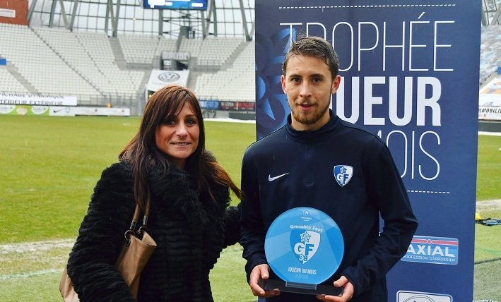 bnt_jess's tweet photo. Victoire importante contre Creteil. Merci à tout ceux qui ont voté pour moi pour le joueur du mois de Janvier. On continue de travailler dur ! ⚽💪 #workhard #football https://t.co/SD85XjFs9t