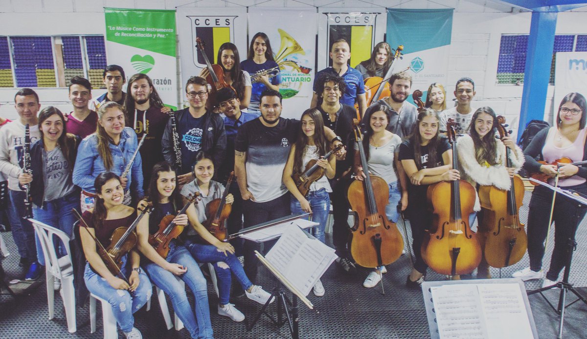 PasionyCorazon_'s tweet photo. #Ensayo #RockALoPaisaFES con @AJRua ex vocal de @ReyGordiflon
Nos vemos el Viernes 16 de Febrero | 8P.M. @CasaTeatroEP
@FilarSantu un Programa de @PasionyCorazon_ | Director: @TottoVasquez
#LaFES2Años #PyC2Años #LaFESQuiereRock #USMenCasa
@USMColombia @TArbolAV @AudioTechnicaLA https://t.co/NwxPzMZBCM