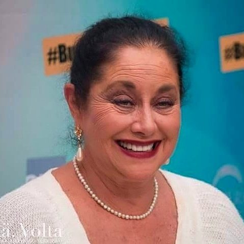 Cada Vez Que Te Veo Sonreír,  No Sé Quién De Las Dos Es Más Feliz. •

<a href="/AngelicaAragon_/">Angélica Aragón</a> 🌹 
#LaMasHermosaDeLasMujeres  #FansAragonMx 🖤