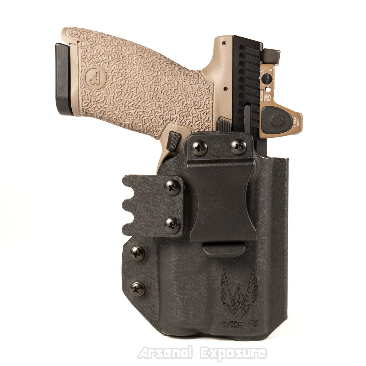 ArsenalExposure's tweet photo. 🔸Check out @Werkz_Com 🔸
Here is there new M5 with Werkz claw.
P-10c, Glock, shield, light bearing, suppressor sights, threaded barrel, optic cut, IWB or AIWB.
#arsenalexposure #werkzltd #m5 #ccw #holster #iwb #aiwb #noprinting https://t.co/TKbS6nkUNi