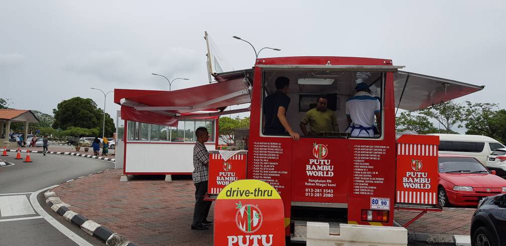 LLMrasmi's tweet photo. RT #PutuBambu #Malaysia Pengguna @LPTTrafik https://t.co/clLvC22p94 boleh singgah RnR Temerloh. Tiada food truck tapi KIOSK yg lebih luas. Terima kasih @LLMKP @PetraJayaMP dan ANIH BERHAD #franchise #franchisor #franchisee #Negaraku https://t.co/RdpUpemGiC https://t.co/NjgrlCcBpX