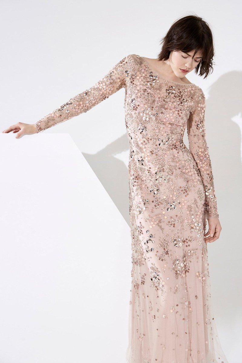 FashionweekNYC's tweet photo. Beautiful Dresses from the Jenny Packham Fall 2018 Collection #NYFW https://t.co/JeFTJQrDpo