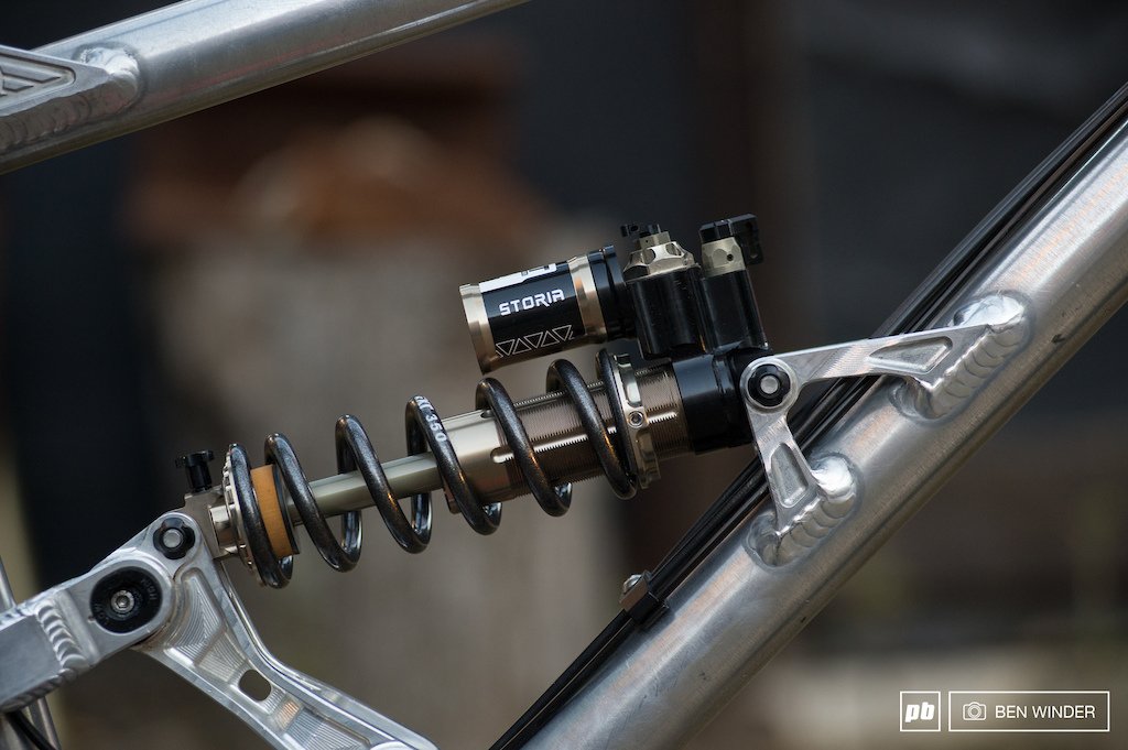 extreme_shox's tweet photo. Hey folks have a look at this stunning #European made Geometron Bikes by Paul Aston from @pinkbike . An high-performance rig equipped with a completely custom #EXT #STORIA #LOK.
#Made_In_Europe

Link: https://t.co/jvl350P9Ny https://t.co/lvE71Vbafy