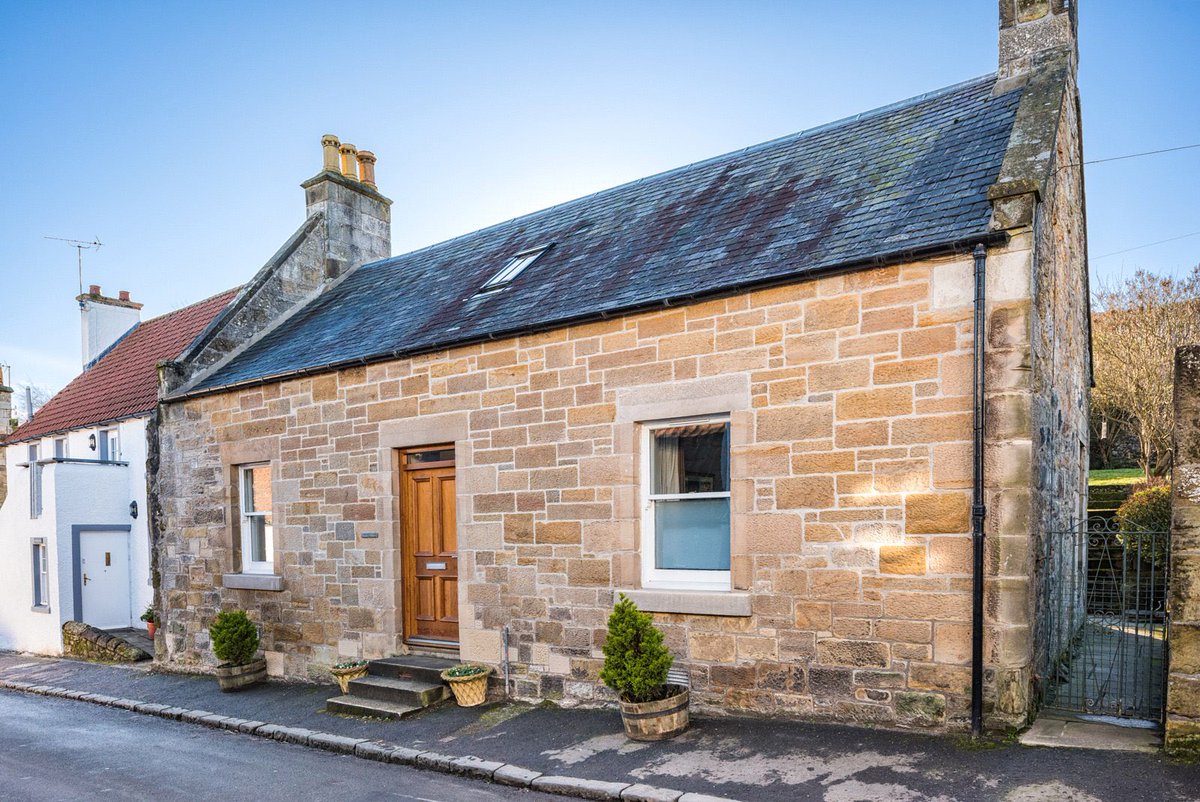 Galbraith_Rural's tweet photo. Stewart Cottage, Falkland, Cupar, #Fife. O/O £370,000.
A charming refurbished cottage. Planning permission for extension. Attractive and generously proportioned garden. Single garage, off-road parking, garden workshop/store.
#propertyscotland #forsale
https://t.co/4nYNpW4mw7 https://t.co/2ZzcTRFm0P