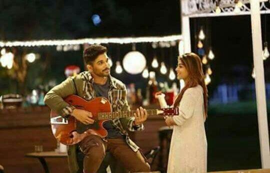 cinethop's tweet photo. New Stills 😍😘 💙 guitar lo champesdu @alluarjun @ItsAnuEmmanuel 
#NaaPeruSuryaNaaIlluIndia https://t.co/TsmAKYKsFs