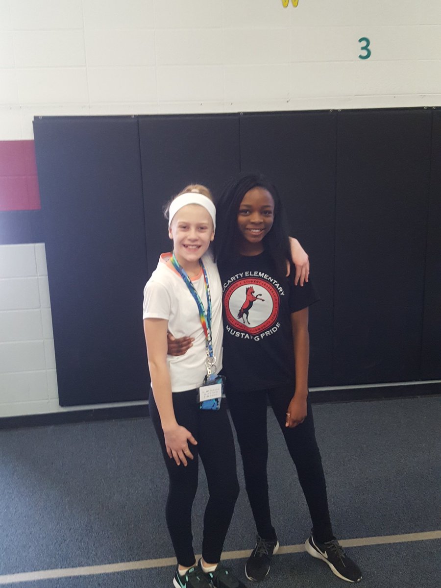 RobMaldonado5's tweet photo. Mustang Pride Leaders helping K -1 ss at 2018 McCarty Jump Rope for Heart event. #ipcares @mustangpride204 @ipsd204 https://t.co/HV2bQEpXTM