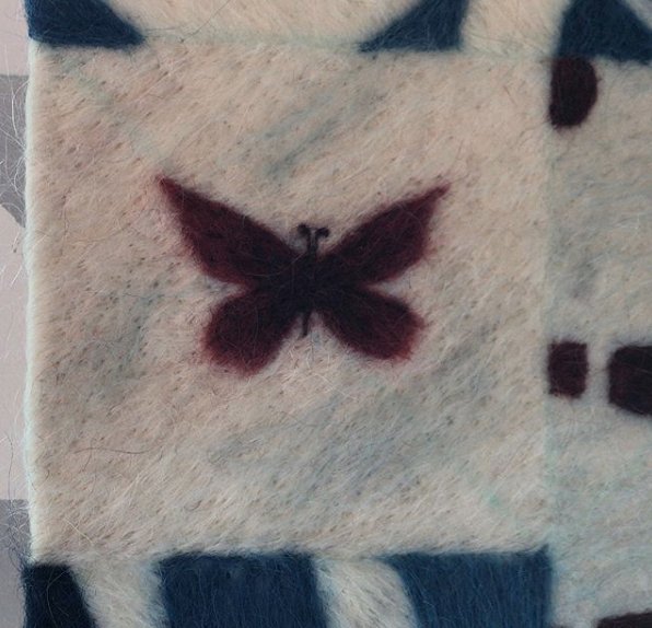 MamuttMX's tweet image. Terminamos con el último artista para el #FBAIRProgram de la Ciudad de México. Increíbles esténciles y textiles de lana de Chávez Hollar en varias columnas de un pasillo.